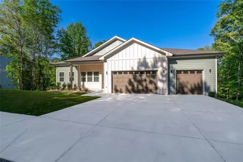 2521 Aniki Bee Dr, Monroe, GA 30656