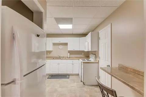 Kitchen - 3090 Oak Hampton Way, Duluth, GA 30096 photo 6 of 8