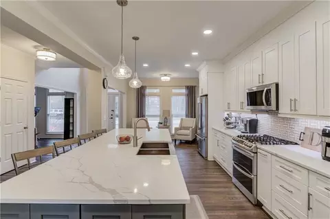Kitchen - 3090 Oak Hampton Way, Duluth, GA 30096 photo 4 of 8