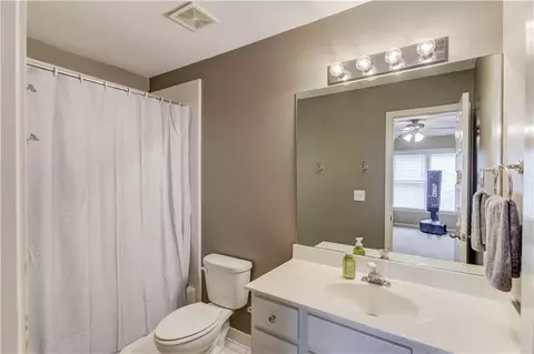Bath - 3090 Oak Hampton Way, Duluth, GA 30096 photo 6 of 7