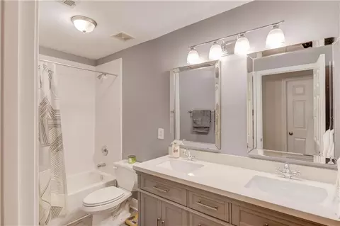 Bath - 3090 Oak Hampton Way, Duluth, GA 30096 photo 5 of 7