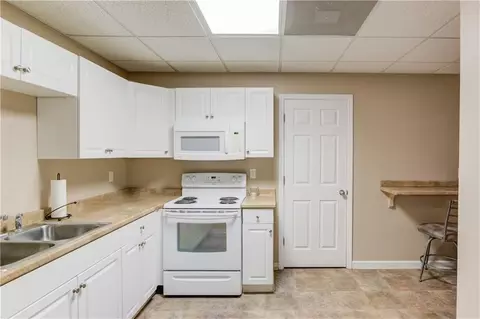 Kitchen - 3090 Oak Hampton Way, Duluth, GA 30096 photo 8 of 8