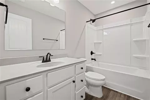 Bath - 1002 Rainier Dr, Euharlee, GA 30145 photo 1 of 1