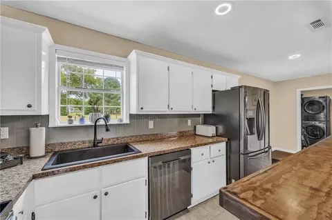 Kitchen - 2700 Walton Downs Rd, Monroe, GA 30655 photo 4 of 8