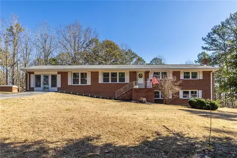 82 Garden Path, Dallas, GA 30132