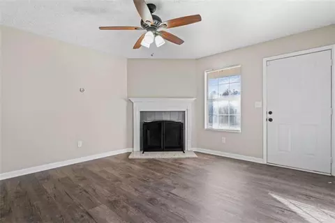 Living - 111 Live Oak Dr, Jackson, GA 30233 photo 1 of 2
