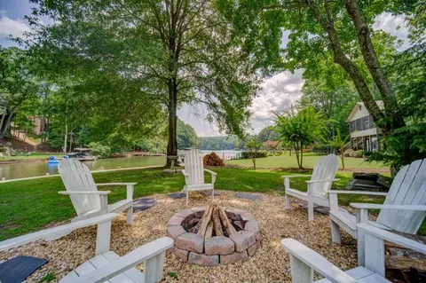 203 White Antelope St, Waleska, GA 30183