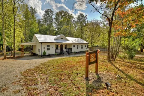 304 Misty Valley Ln, Ellijay, GA 30536