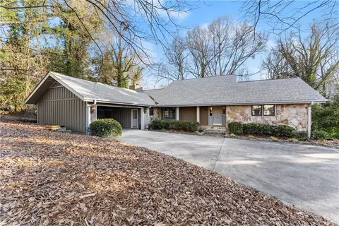 645 Dixon Dr, Gainesville, GA 30501