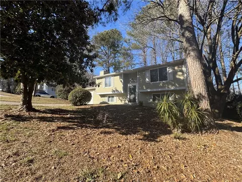 2101 Scarbrough Dr, Stone Mountain, GA 30088