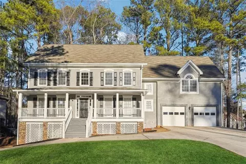7528 Waters Edge Dr, Stone Mountain, GA 30087