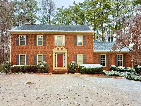 215 Heirloom Ct, Alpharetta, GA 30022