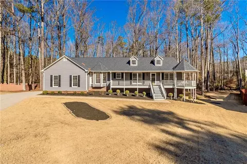 1635 Glenfield Dr, Lawrenceville, GA 30043