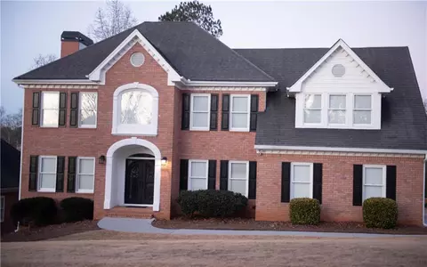 2815 Shoemaker Ln, Snellville, GA 30039