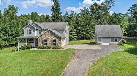 Exterior - 900 Cass Pine Log Rd, Rydal, GA 30171 photo 2 of 10