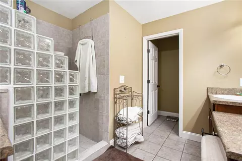 Bath - 900 Cass Pine Log Rd, Rydal, GA 30171 photo 1 of 5