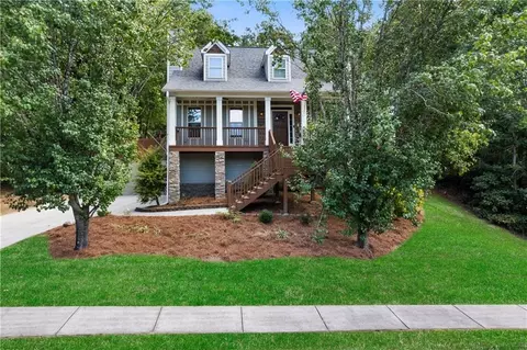 12 Spruce St NE, White, GA 30184