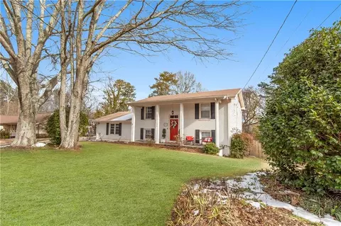 106 Winchester Dr, Carrollton, GA 30117