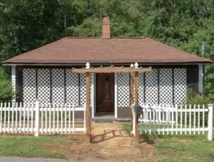 116 Pine Ave, Commerce, GA 30529