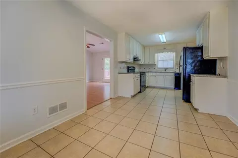 30 Oakbrook Ct, Covington, GA 30016 photo 8