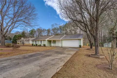30 Oakbrook Ct, Covington, GA 30016 photo 2
