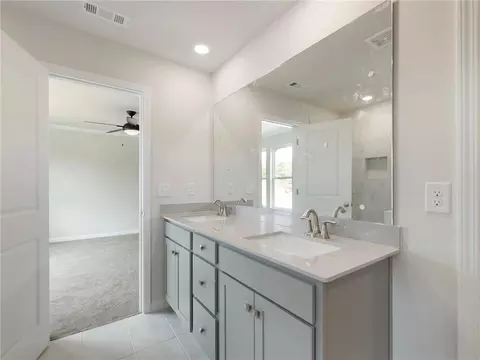 Bath - 85 Williamson St, Winder, GA 30680 photo 3 of 4