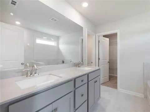 Bath - 85 Williamson St, Winder, GA 30680 photo 1 of 4