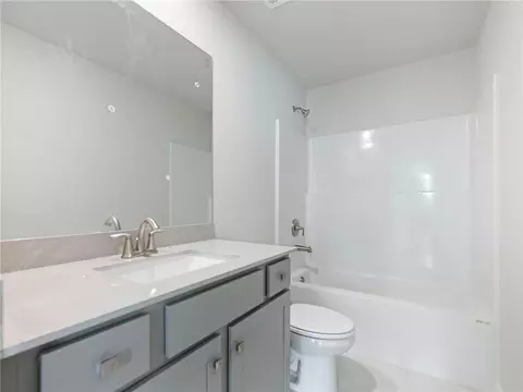 Bath - 85 Williamson St, Winder, GA 30680 photo 4 of 4