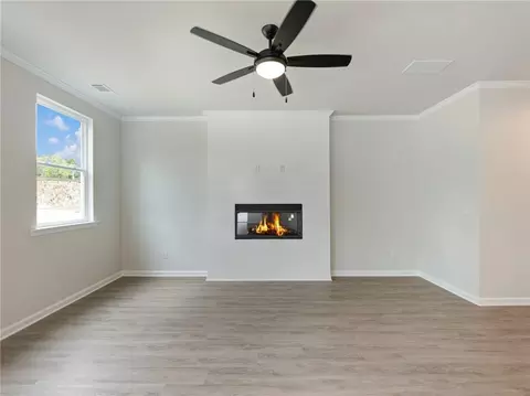 Living - 85 Williamson St, Winder, GA 30680 photo 2 of 5