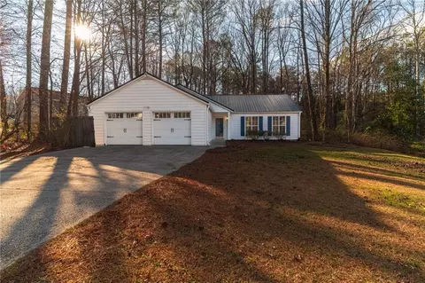 415 Rockingham Ln, Woodstock, GA 30189