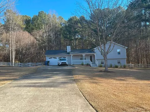 2615 Azalea Dr, Loganville, GA 30052