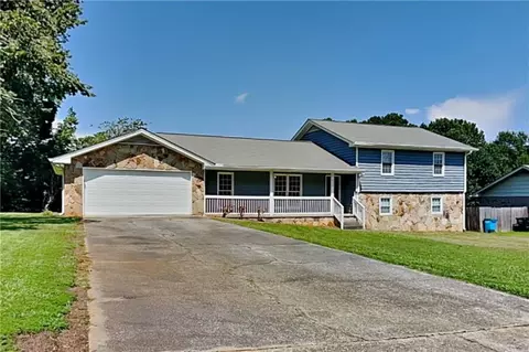 532 Greg Dr SW, Lilburn, GA 30047