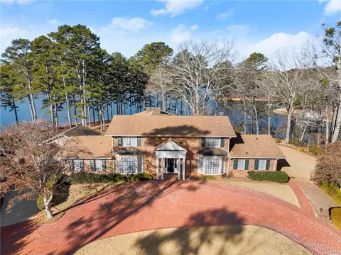 492 Peninsula Rd, Gainesville, GA 30506