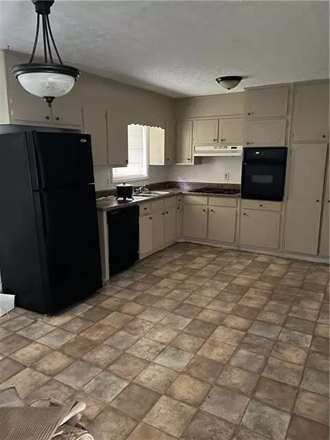 Kitchen - 1473 Brownleaf Dr, Jonesboro, GA 30236 photo 1 of 2