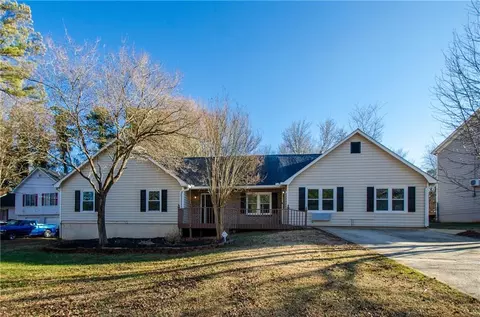 1390 Willow Bend Dr, Snellville, GA 30078