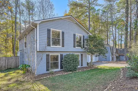 2935 Cedar Knoll Dr, Roswell, GA 30076