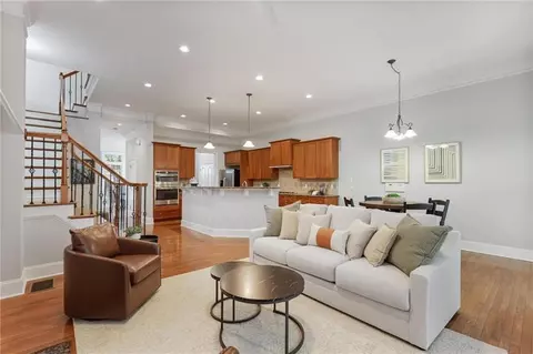 4280 Kingston Gate Cv, Chamblee, GA 30341 photo 2