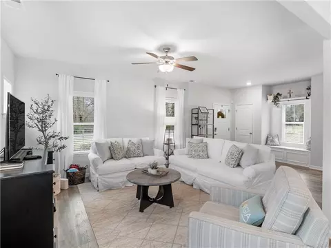 Living - 3 Derrick Ave, Hampton, GA 30228 photo 1 of 2