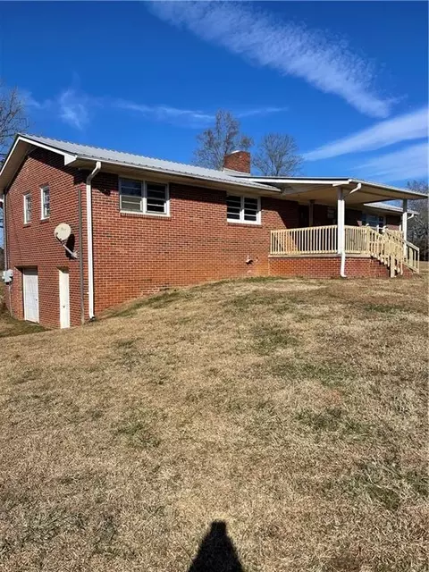 7 Bennett Rd, Toccoa, GA 30577 photo 2