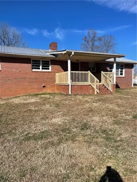 7 Bennett Rd, Toccoa, GA 30577
