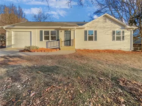 22 Winter Wood Ct, Taylorsville, GA 30178