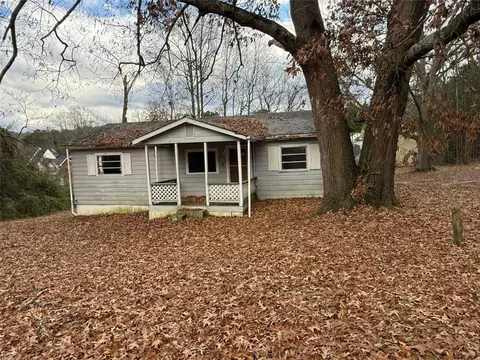 1099 Warren Dr, Riverdale, GA 30296