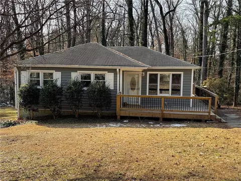 6070 Blackhawk Trl SE, Mableton, GA 30126