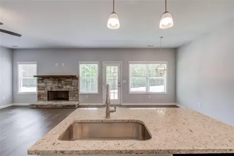 Living - 8570 Athens Rd, Carnesville, GA 30521 photo 9 of 9