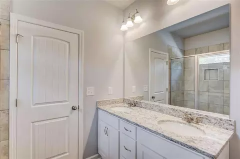 Bath - 8570 Athens Rd, Carnesville, GA 30521 photo 1 of 3