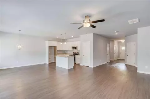 Living - 8570 Athens Rd, Carnesville, GA 30521 photo 5 of 9