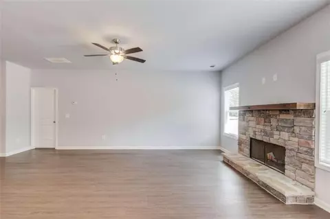 Living - 8570 Athens Rd, Carnesville, GA 30521 photo 4 of 9