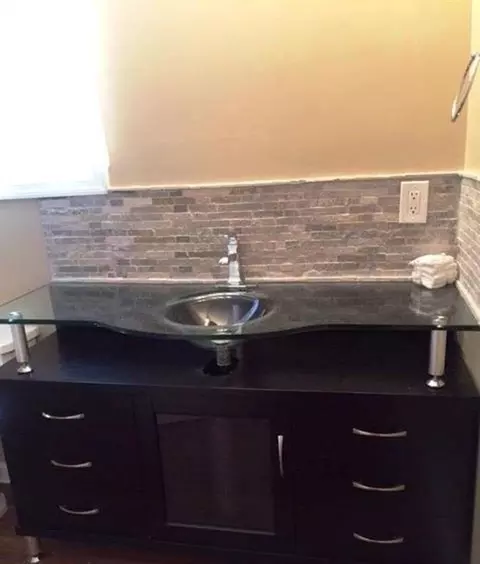 Bath - 72 Edwards St, Toccoa, GA 30577 photo 2 of 4