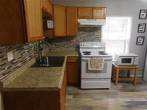 Kitchen - 72 Edwards St, Toccoa, GA 30577 photo 2 of 3