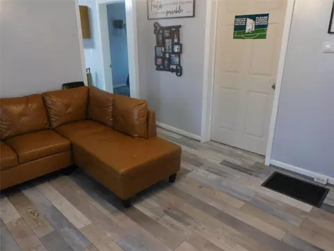 Entry Way - 72 Edwards St, Toccoa, GA 30577 photo 1 of 4